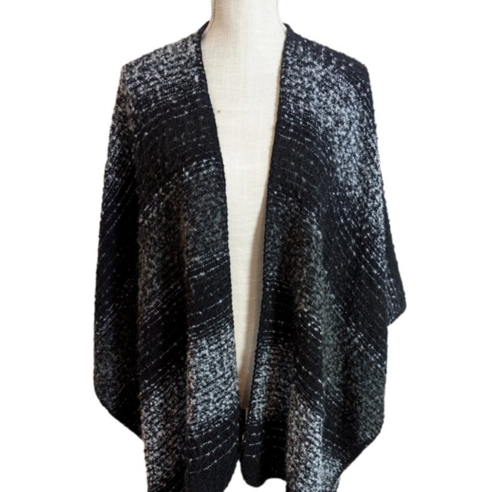 Woolrich  Women Gray n Black Knit Wrap Poncho Shawl (One Size)